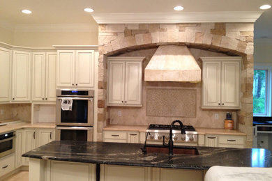 Example of a kitchen design in Jacksonville