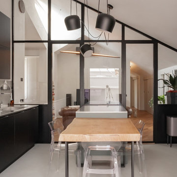 Interni CPN/ Vista della cucina e della vetrata industrial
