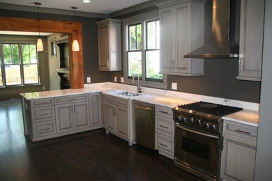Kitchen photo in Nashville