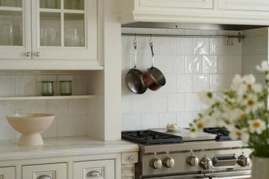 Inspiration for a timeless kitchen remodel in Los Angeles