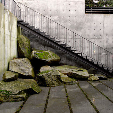 Courtyard House on a Steep Site