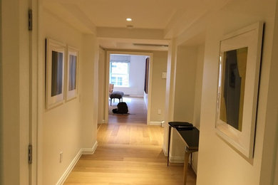 Example of a family room design in New York