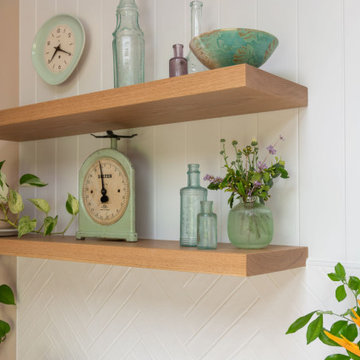 Traditional Light-Filled Arana Hills Kitchen