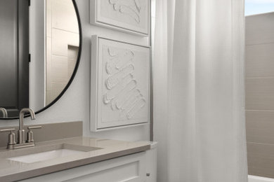 Example of a small minimalist bathroom design in Tampa