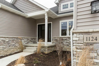 Example of a classic exterior home design in Chicago