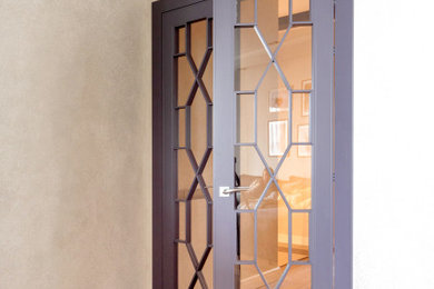 Двери «Санторини» – элегантное украшение гостиной.