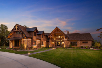 Mountain style home design photo in Chicago