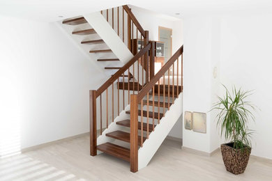 Moderne Treppe in Sonstige