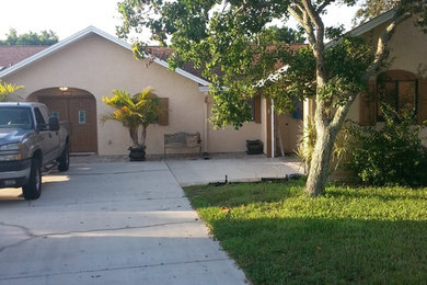 Garage - mid-sized tropical garage idea in Orlando