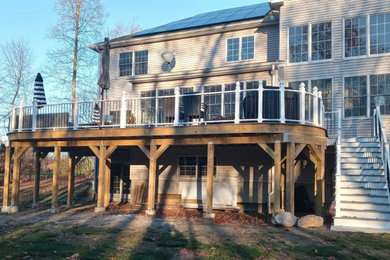 Elegant deck photo in Bridgeport