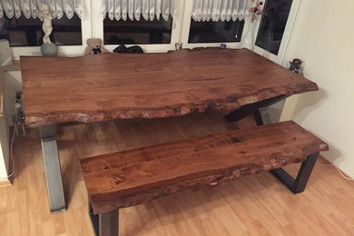 Tisch und Bänke aus Massivholz Eiche dunkel geölt