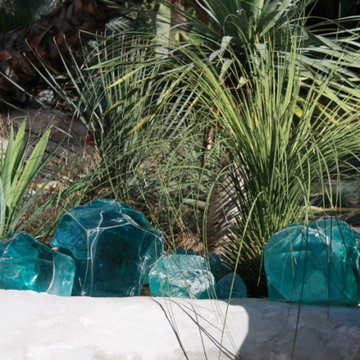 Énormes rochers de verre bleu...