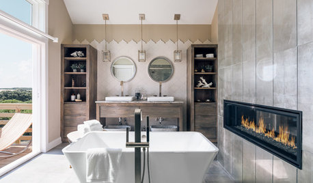 Houzz Tour: A Carriage House for Vacationing by the Seashore