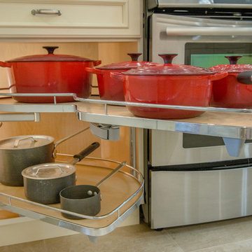 Traditional Kitchen Cabinets with a Homey Ambiance