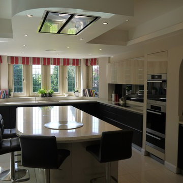 Dark Oak & Gloss Ivory handle-less Kitchen