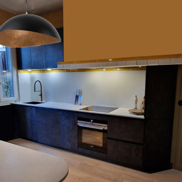 Cuisine Dekton et façades ambre