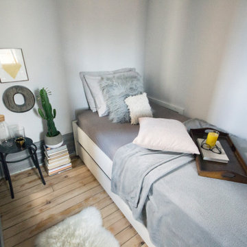 This room doesn’t feature many pops of color, and yet exudes richness and depth