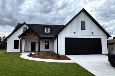 Country exterior home photo in Tampa