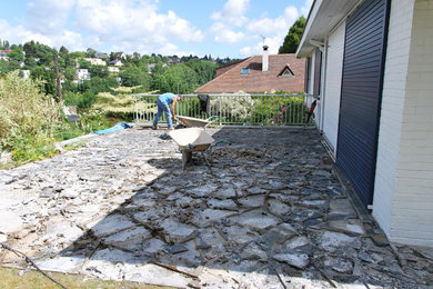 Deck - contemporary deck idea in Le Havre