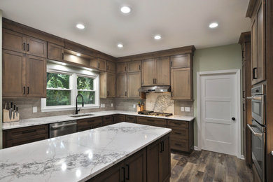 Example of a transitional kitchen design in Columbus