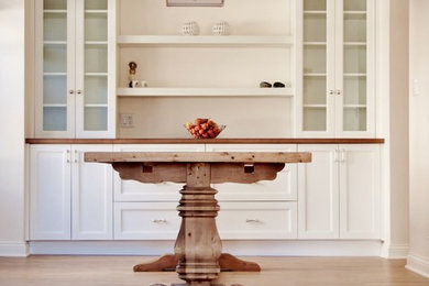 Example of a classic dining room design in Chicago