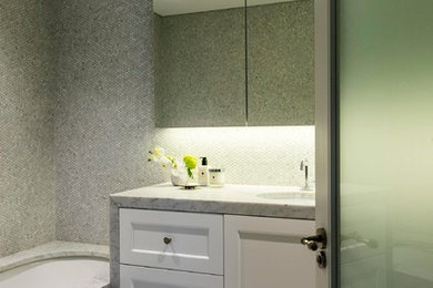 Photo of a contemporary bathroom in Melbourne.