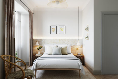Пример оригинального дизайна: маленькая хозяйская, серо-белая спальня в скандинавском стиле с белыми стенами, полом из ламината и коричневым полом без камина для на участке и в саду