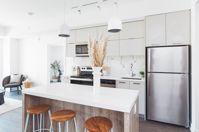 Inspiration for a contemporary kitchen remodel in Ottawa