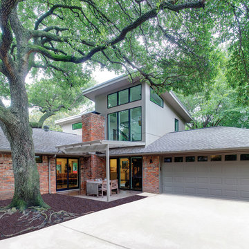 Aluminum Windows Enhance a Modern Home