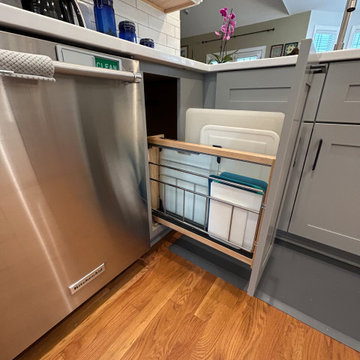 Transitional Kitchen Remodel Done in a Two-Tone Color
