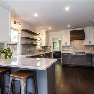 Bungalow For Sale in Heights Houston, TX