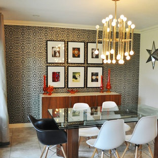 オレンジカウンティの中サイズのコンテンポラリースタイルのLDKの画像 (マルチカラーの壁、セラミックタイルの床)