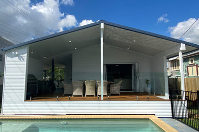 Design ideas for a traditional deck in Brisbane.
