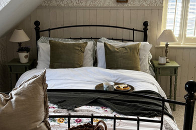 ハートフォードシャーにあるトランジショナルスタイルのおしゃれな寝室のレイアウト