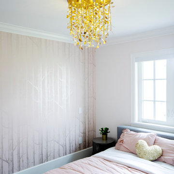 Vibrant Transitional Interior in Oakridge