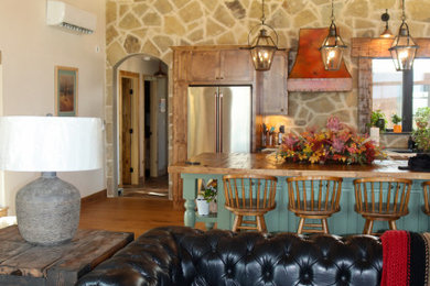 Mountain style family room photo