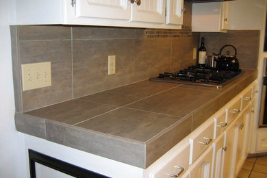 Example of a kitchen design in Seattle
