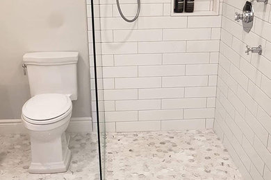 Minimalist bathroom photo in Toronto
