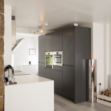 Create a timeless kitchen with a mix of traditional and modern design features J