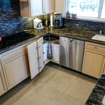 Kitchen Eat-In