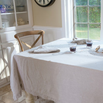 Huddleson - Artistic Contemporary Table Linens