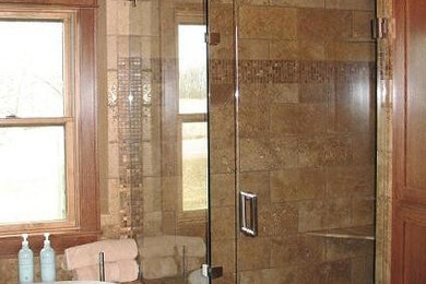 Example of a minimalist corner shower design in Minneapolis