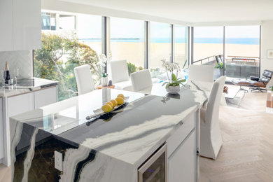 Kitchen photo in Los Angeles