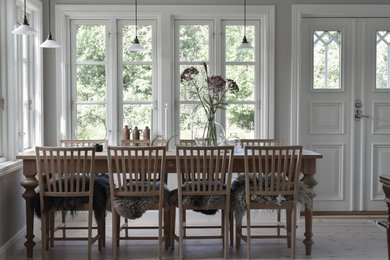 This is an example of a dining room in Gothenburg.