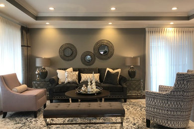 Trendy living room photo in Chicago