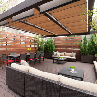 シカゴのコンテンポラリースタイルのおしゃれなデッキ (コンテナガーデン、パーゴラ) の写真