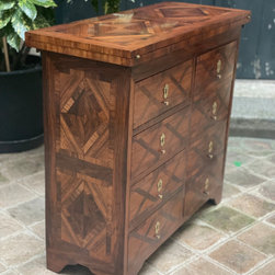 Paris - Restauration d'une commode de style Louis 16 - Dressers