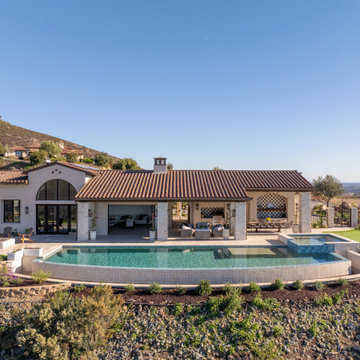 Seamless Indoor-Outdoor Living: A Home Designed for Entertaining and Privacy