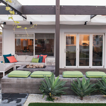 Contemporary Backyard Oasis