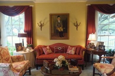 Elegant home design photo in Austin